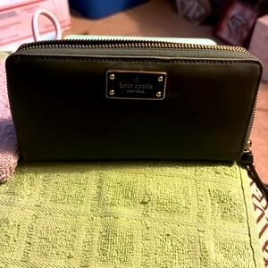 Kate Spade Dark Green wallet. Never used. Brand New. No marks on wallet.